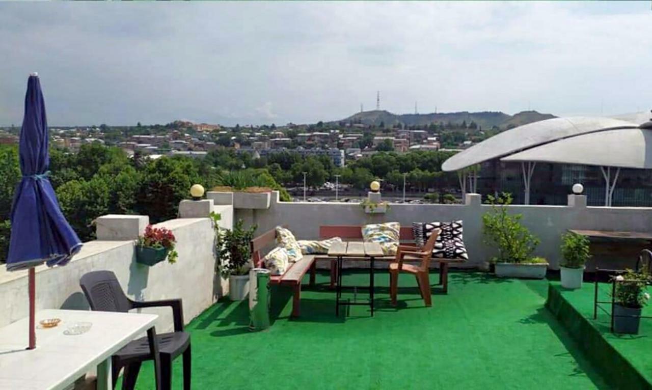 Guest House Sky Plus Tiflis Exterior foto